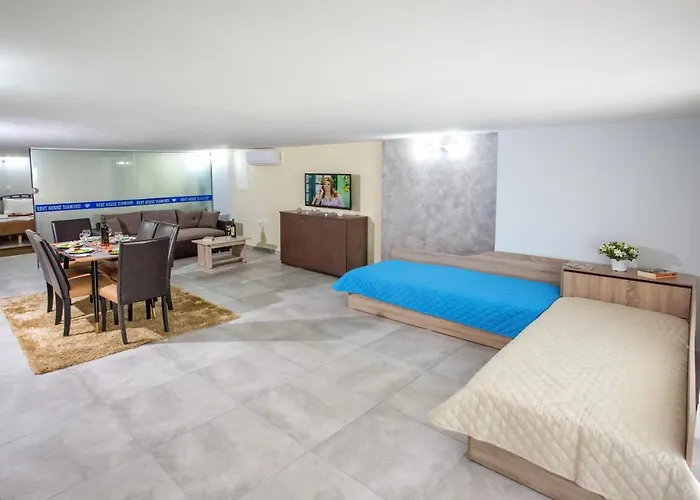 Rent House Diamond شقة *