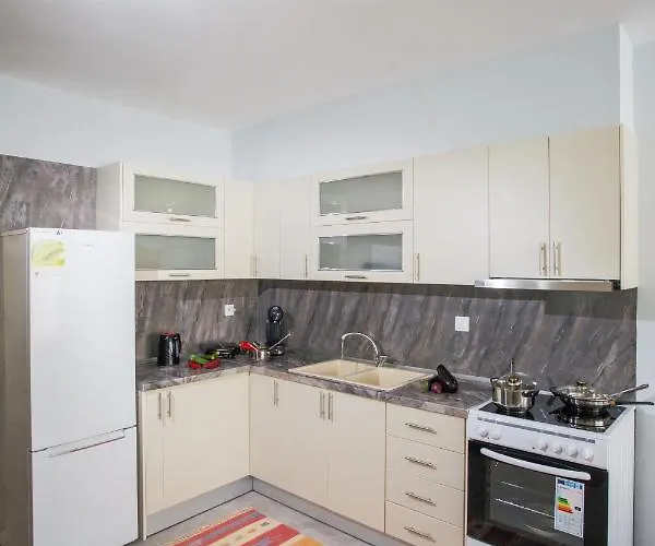 Rent House Diamond شقة